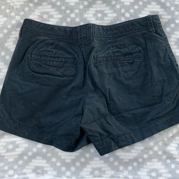 Old Navy Black Favorite Khakis Perfect 5’Shorts - Picture 2 of 3